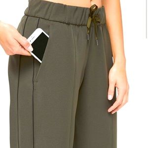 Lululemon On the Right Track Pant